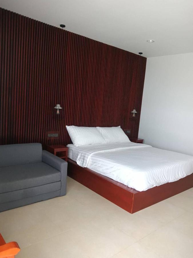 Beach House By Rose Massage หาดในทอน ภายนอก รูปภาพ